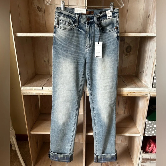 Judy Blue Vintage Straight Rolled Cuff Jean - Picture 4 of 14